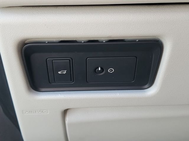 Used 2016 Silver Land Rover SE image 20