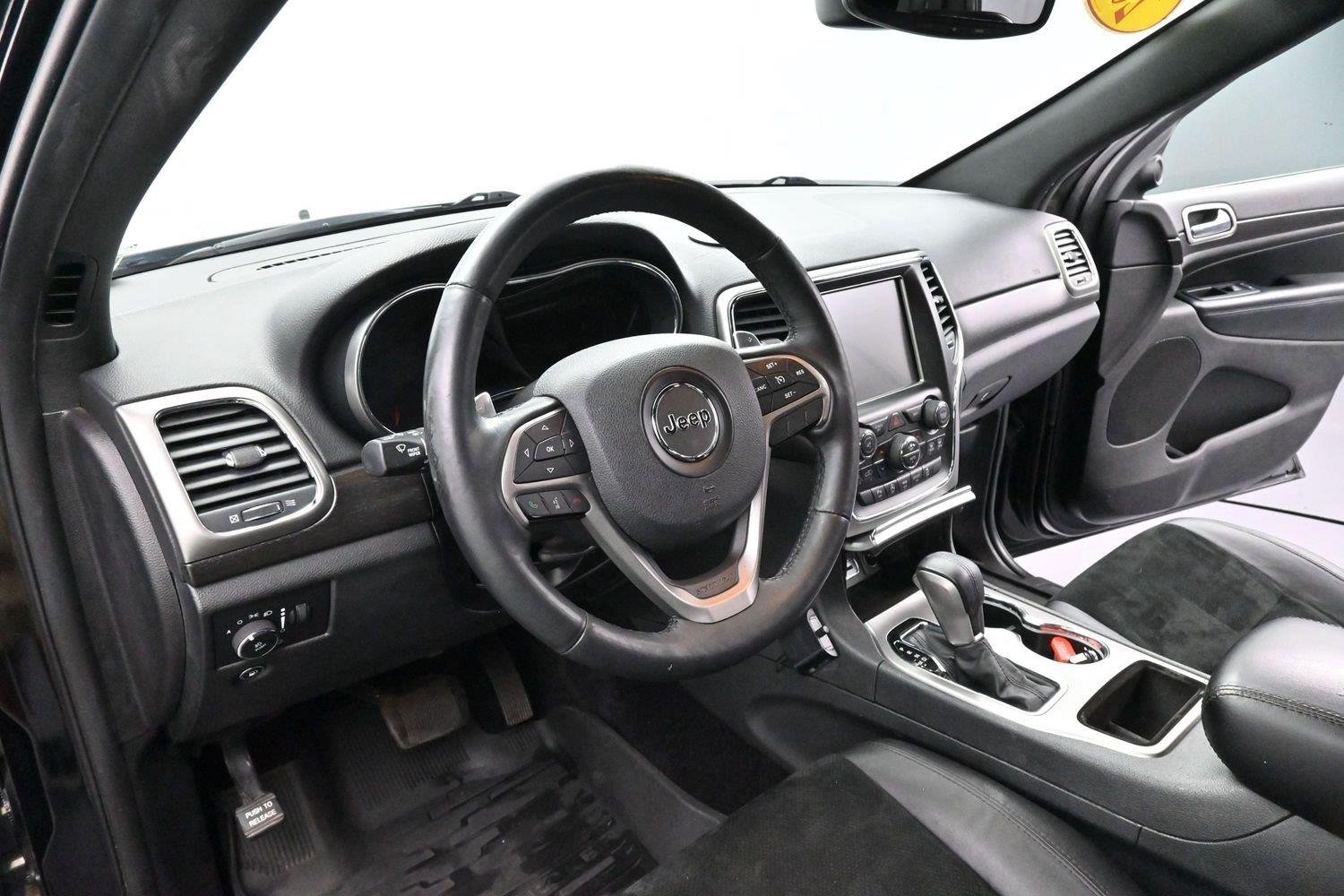 Used 2017 Diamond Black Crystal Pearlcoat Jeep Altitude image 16