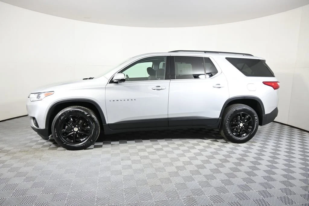 Used 2019 Chevrolet Traverse 1LT with VIN 1GNEVGKW2KJ211061 for sale in Forest Lake, Minnesota