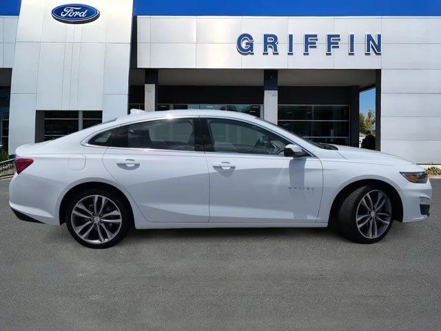 Used 2025 Summit White Chevrolet LT image 3