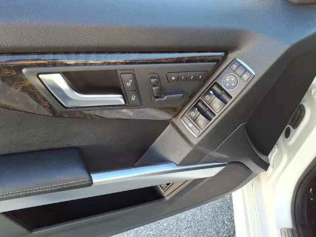 Used 2015 White Mercedes-Benz 4MATIC® image 18