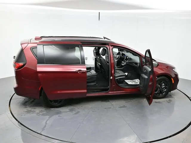 Used 2021 Velvet Red Pearlc Chrysler Hybrid Limited image 47