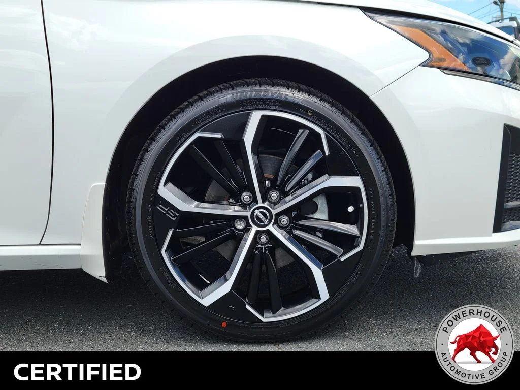 Used 2023 White Nissan 2.5 SR image 12