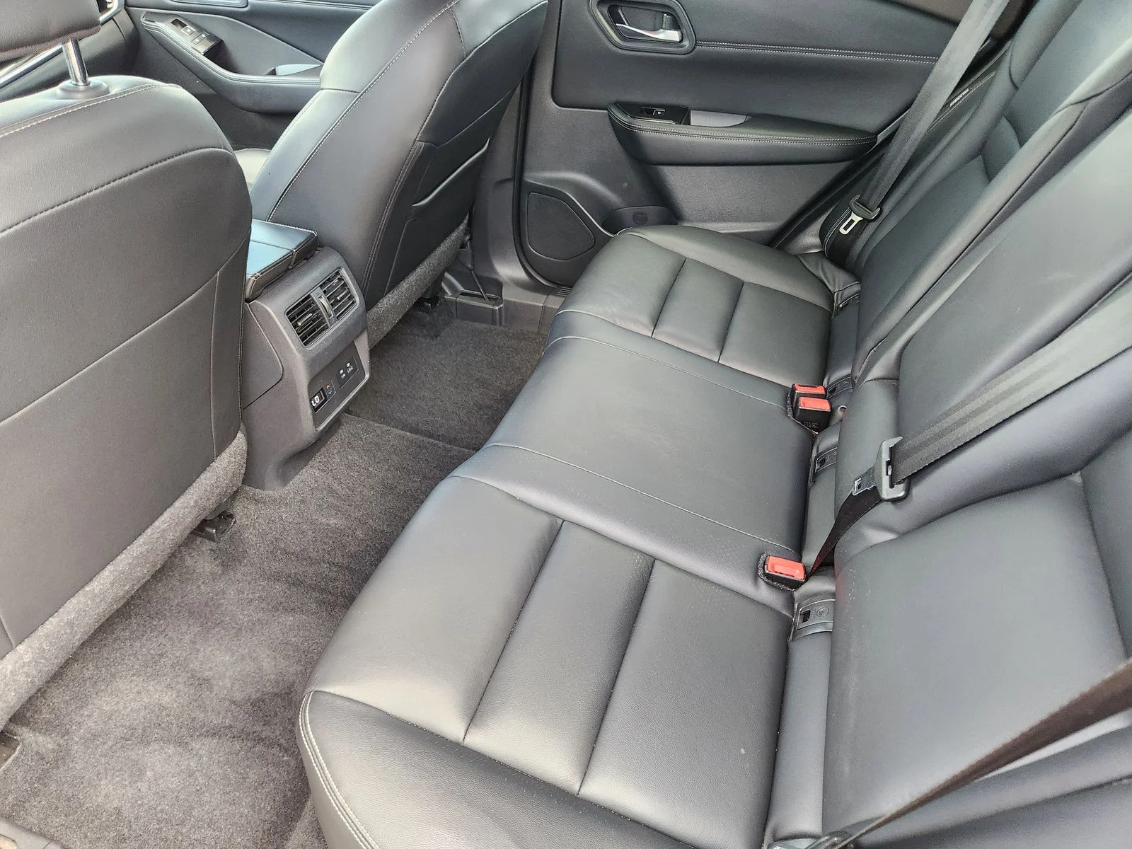 Used 2023 Silver Nissan SL image 28
