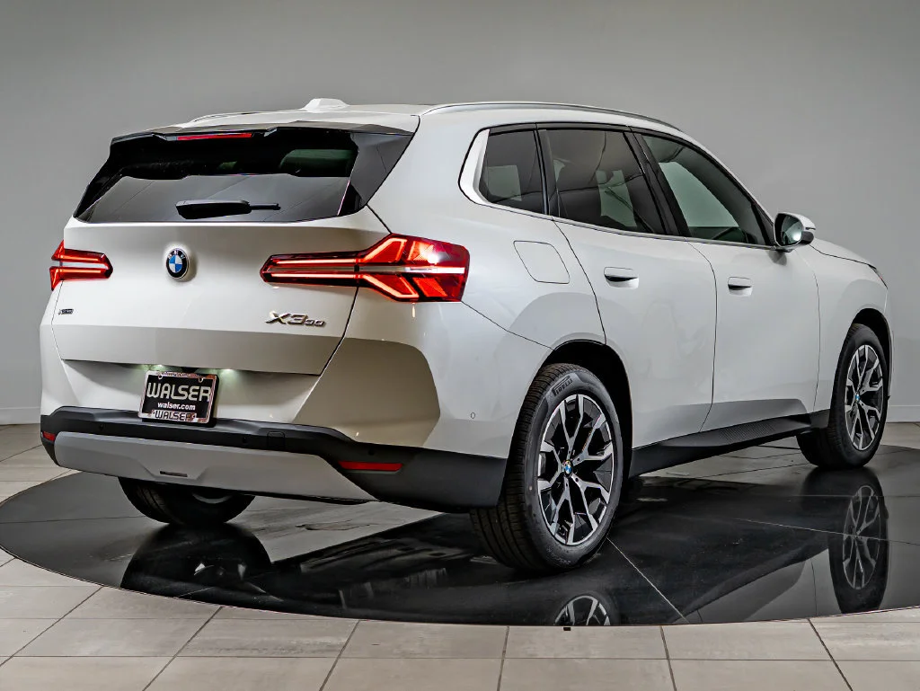 New 2026 Mineral White Metallic BMW 30 xDrive image 9