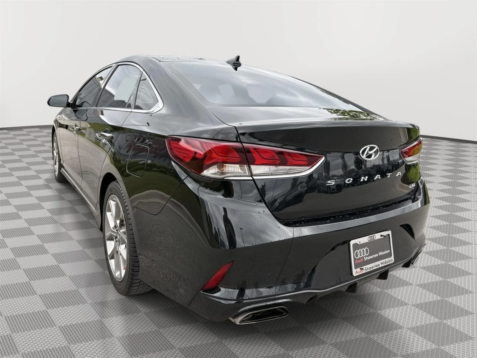Used 2018 Phantom Black Hyundai Sport image 3