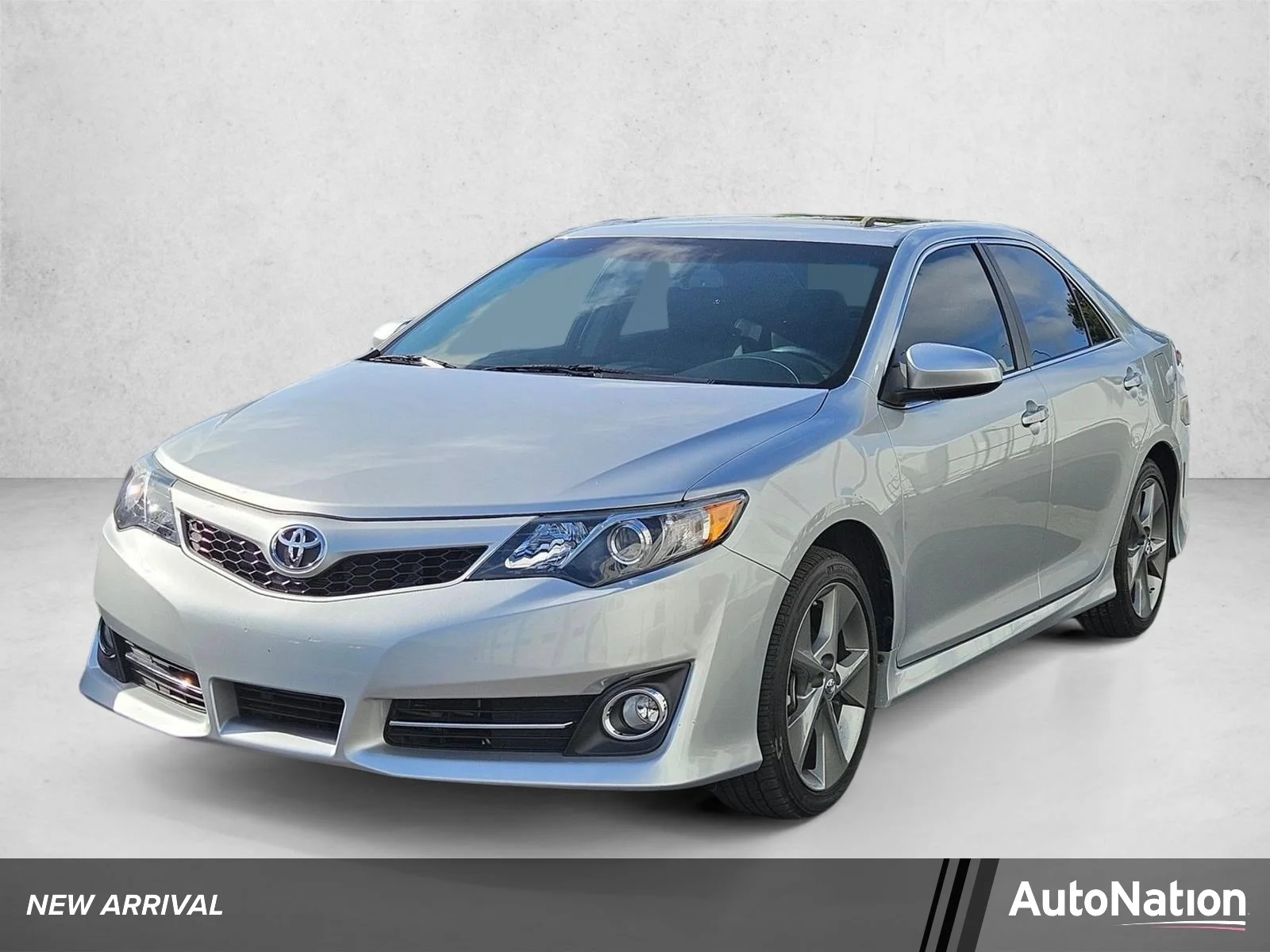 Used 2014 Classic Silver Metallic Toyota SE image 1