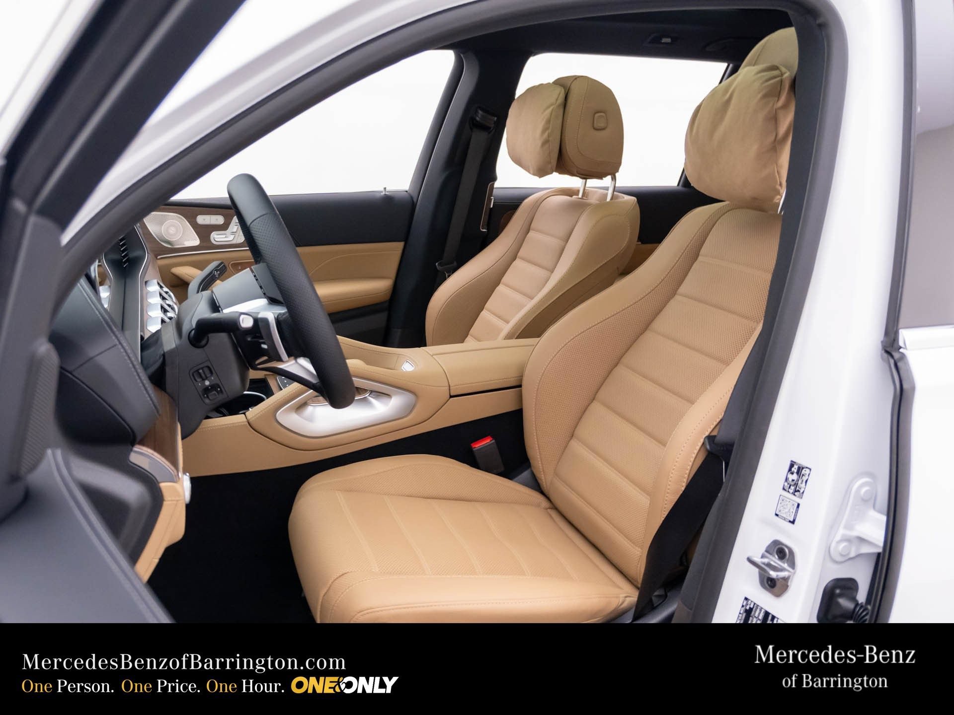 New 2026 MANUFAKTUR Moonlight White Metallic Mercedes-Benz GLS 580 image 61