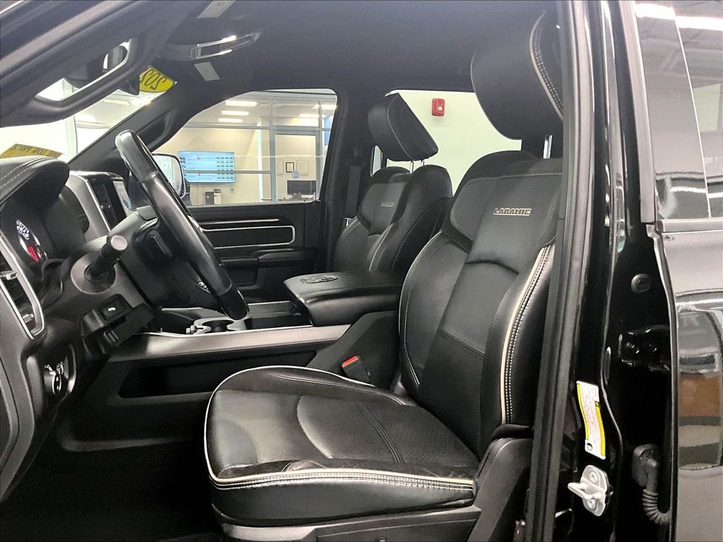 Used 2022 Diamond Black Crystal Pearlcoat Ram Laramie image 10