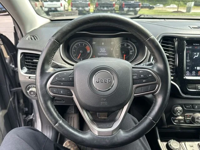 Used 2019 Silver Jeep Limited image 13