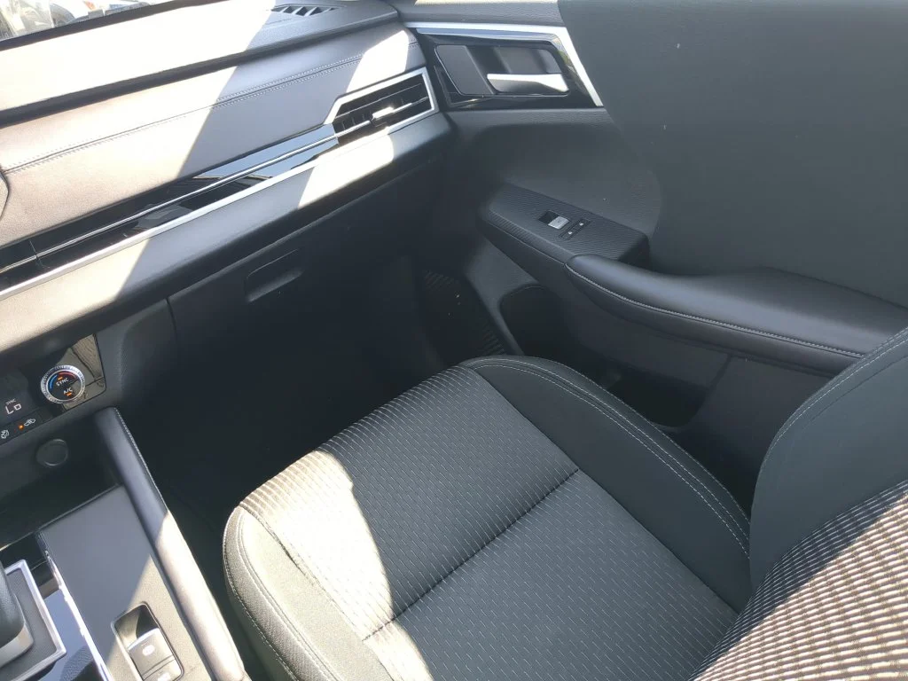 Used 2024 Silver Mitsubishi ES image 15
