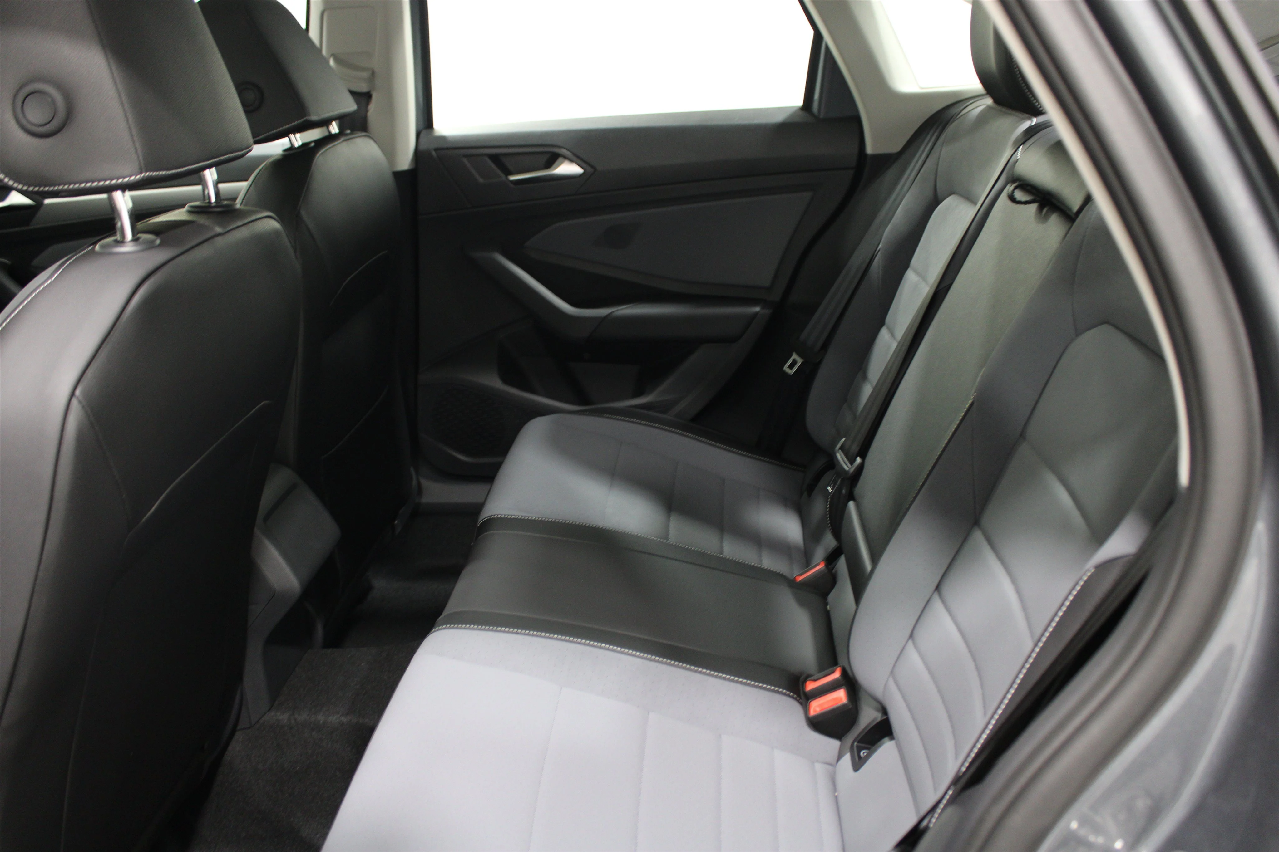 New 2026 Platinum Gray Metallic Volkswagen SE image 20