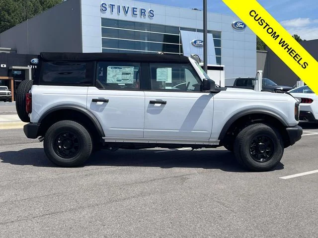 2025 Ford Bronco 4-Door Base - Photo 2