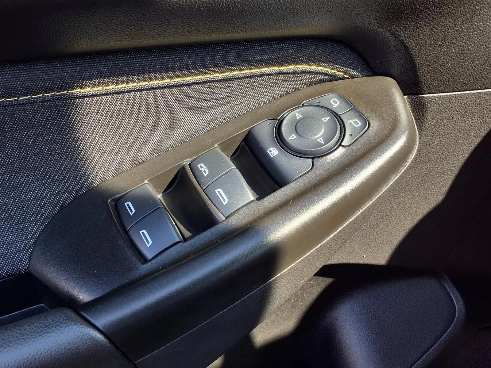 Used 2025 Sterling Gray Metallic Chevrolet ACTIV image 19