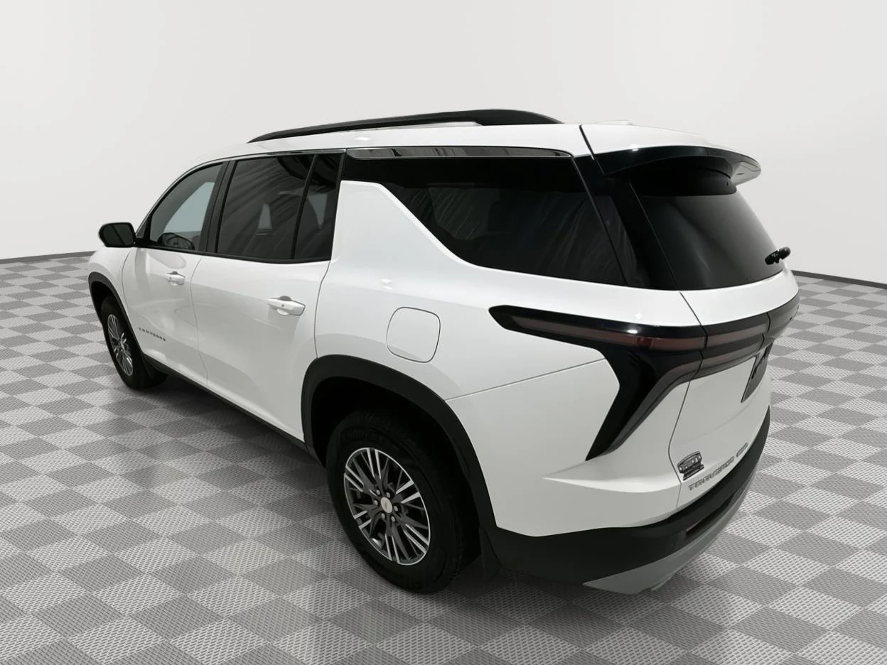 Used 2024 Summit White Chevrolet LT image 3