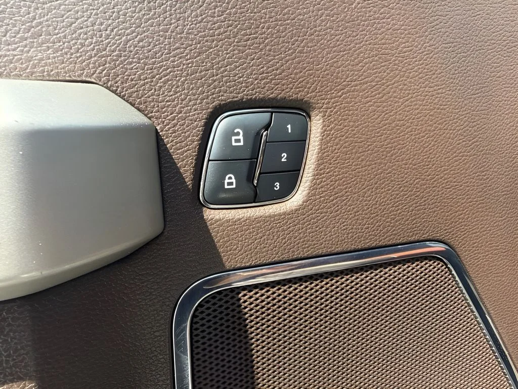 Used 2018 White Ford King Ranch image 11