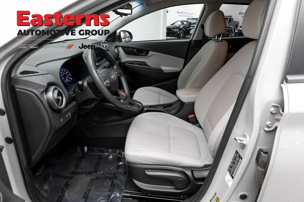 Used 2022 Silver Hyundai SEL image 15