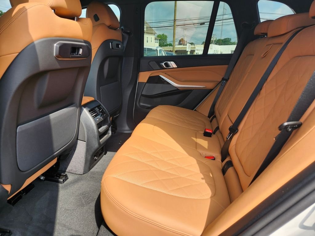 New 2026 White BMW xDrive40i image 15