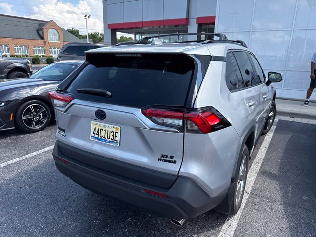 Used 2021 Silver Toyota XLE Premium image 8