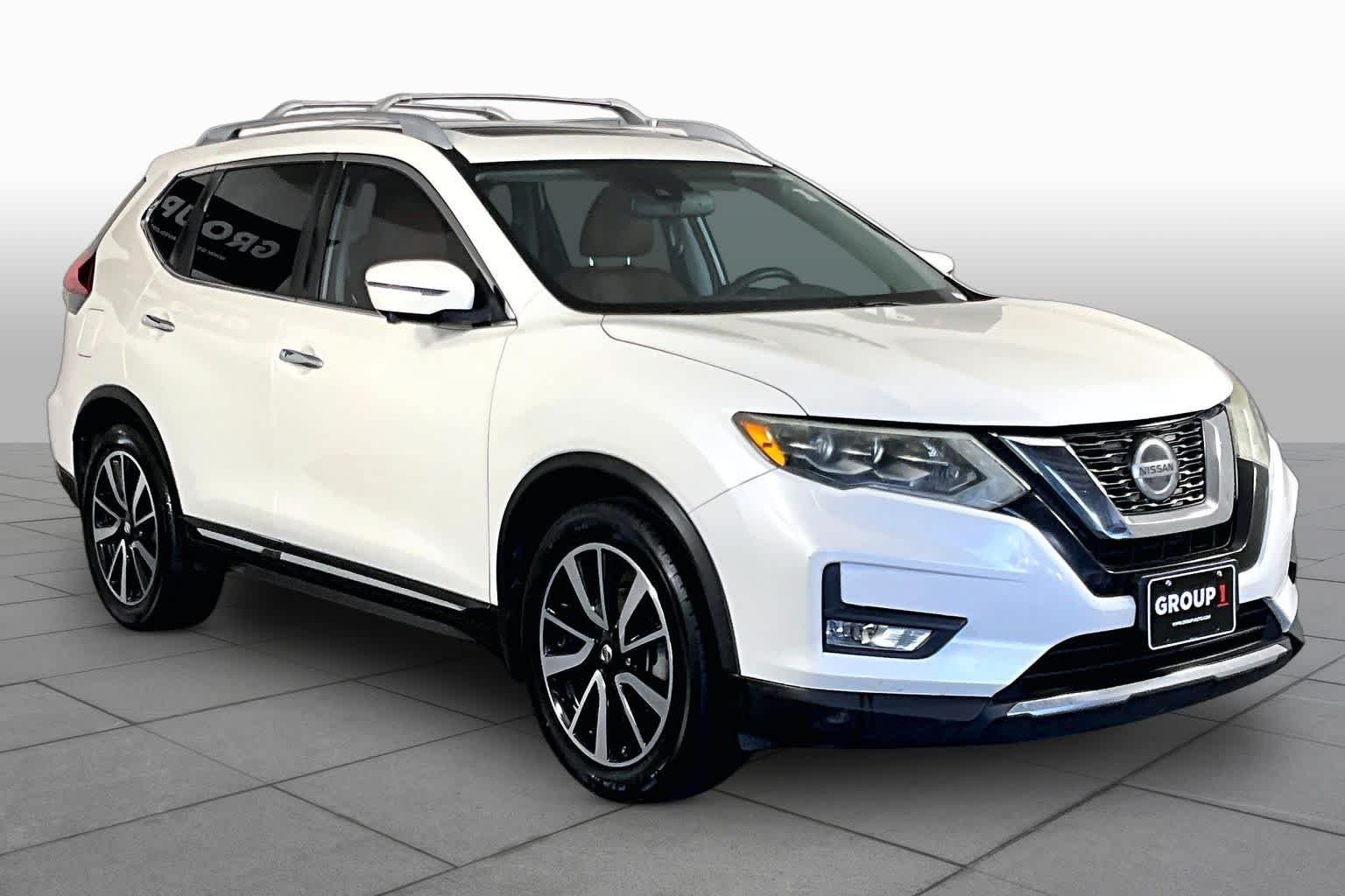 Used 2018 Pearl White Nissan SL image 3