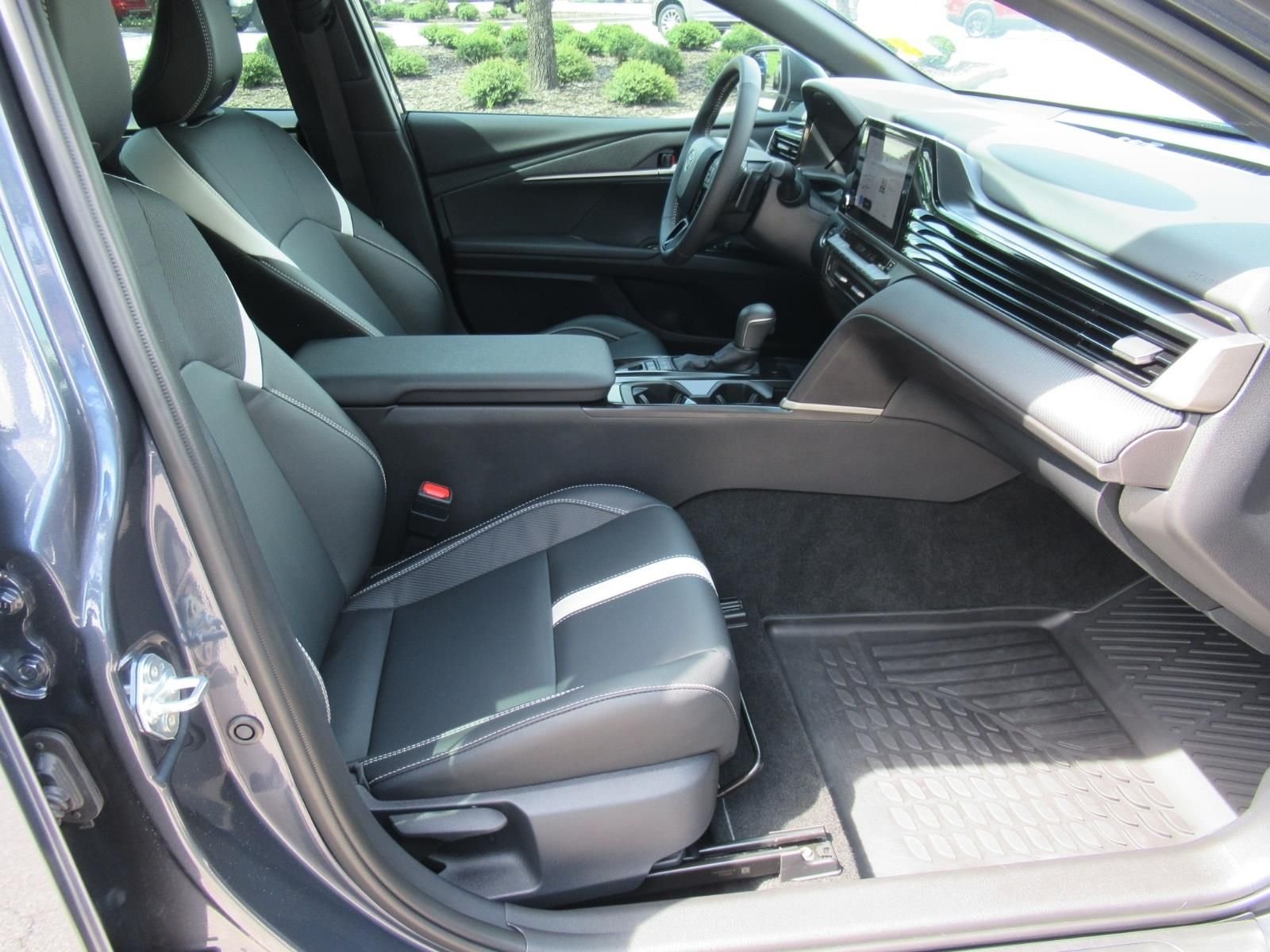 Used 2026  Toyota SE image 9