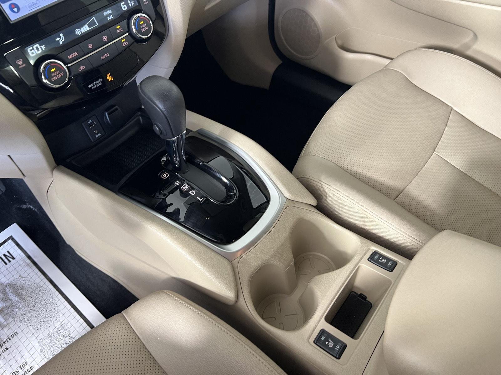 Used 2016 Arctic Blue Metallic Nissan SL image 20