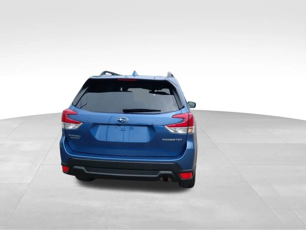 Used 2023 Horizon Blue Pearl Subaru Premium image 11
