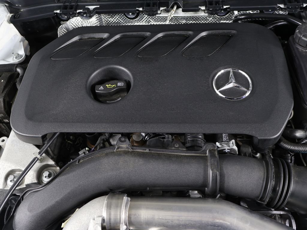 Used 2025 White Mercedes-Benz GLB 250 image 17