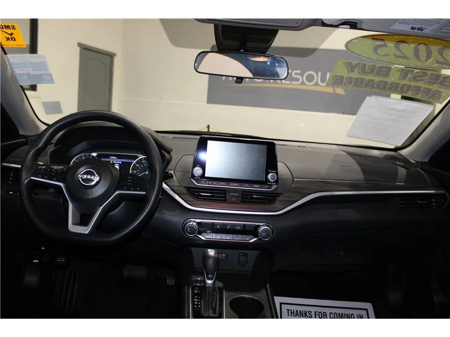 Used 2025 Garnet Pearl Metallic Nissan SV image 14