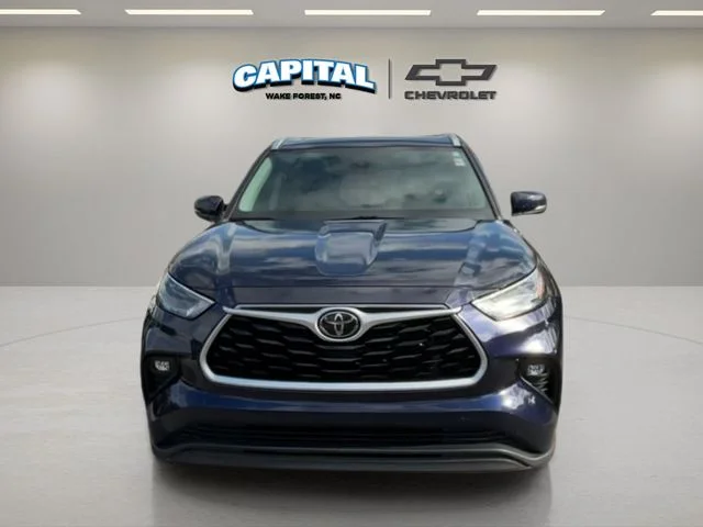 Used 2023  Toyota XLE image 8