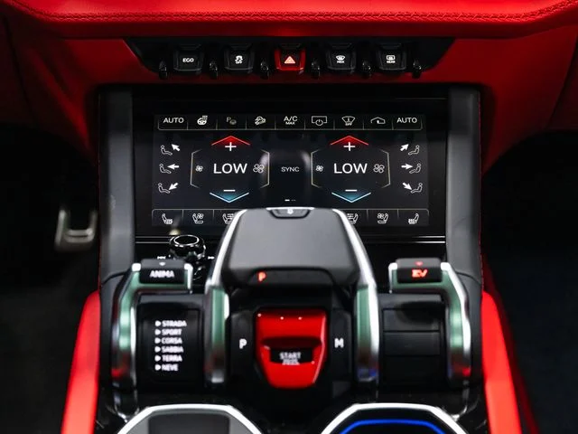 Used 2025 Black Lamborghini SE image 32