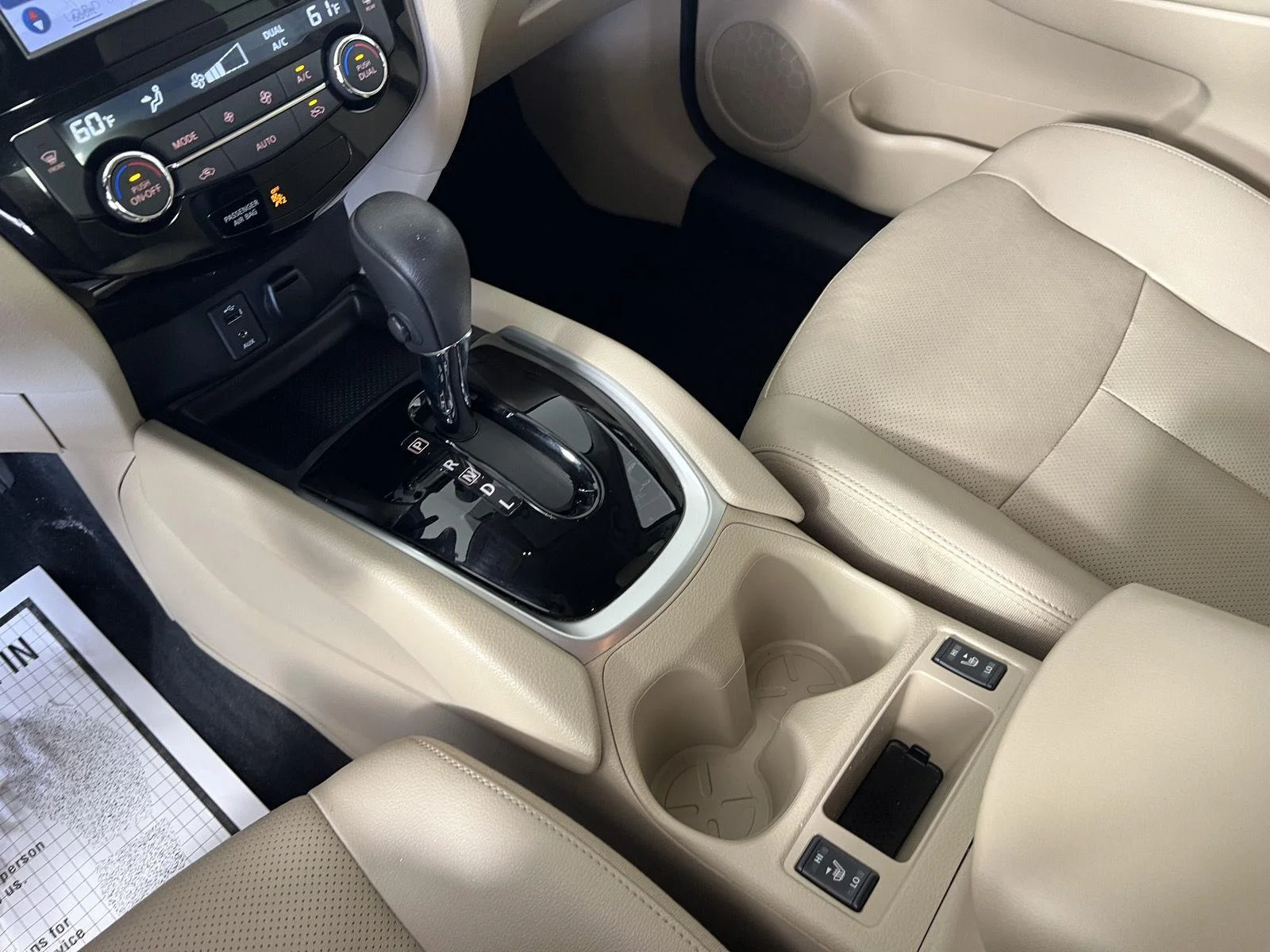 Used 2016  Nissan SL image 20