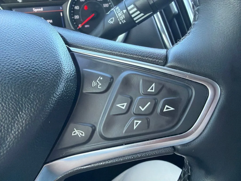 Used 2024 Summit White Chevrolet LT image 17