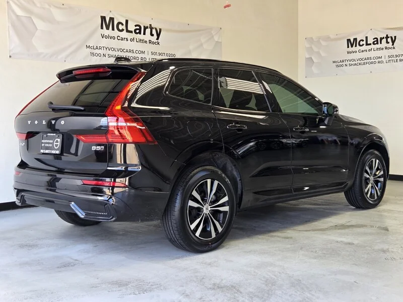 Used 2024 Onyx Black Metallic VOLVO B5 AWD CORE DARK THEME image 7