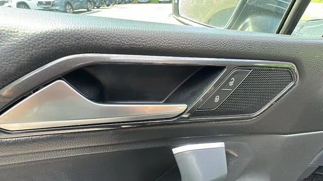 Used 2018 Gray Volkswagen 2.0T SE image 23