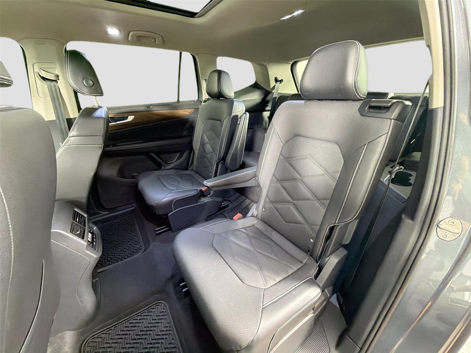 Used 2024  Volkswagen 2.0T SE w/Technology image 23