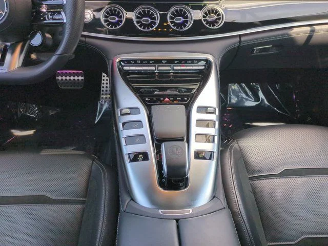 Used 2022  Mercedes-Benz Base image 18