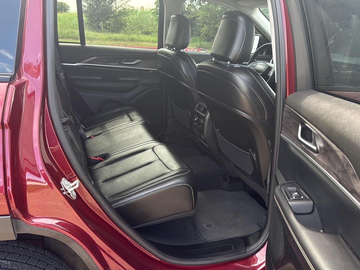 Used 2023 Velvet Red Pearlcoat Jeep Limited image 31