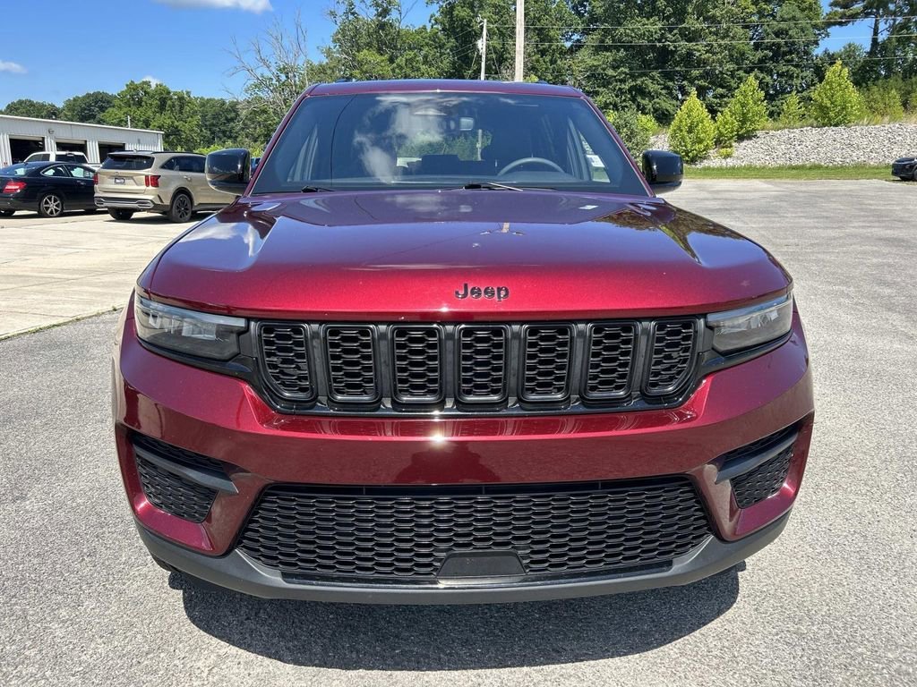 Used 2023 Velvet Red Pearlc Jeep Altitude image 9