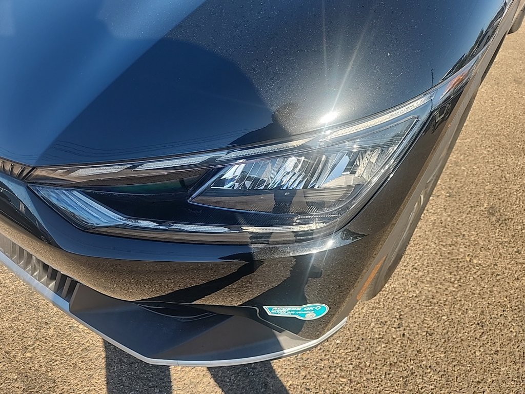 Used 2024 Aurora Black Kia Light image 5