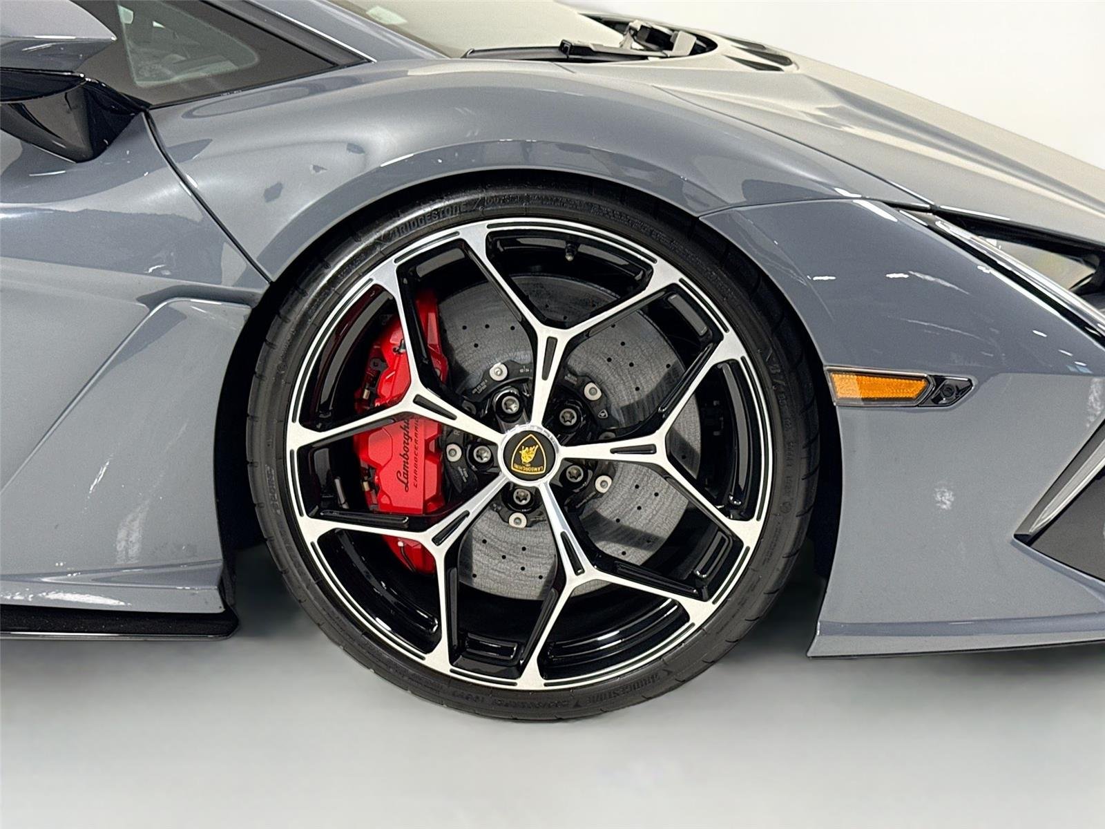 Used 2025 Grigio Telesto Metallic Lamborghini  image 39