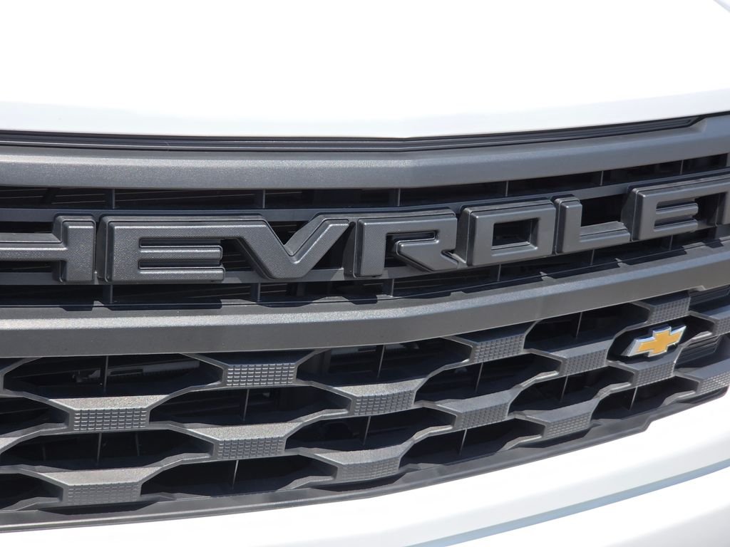 Used 2025 White Chevrolet Custom image 14