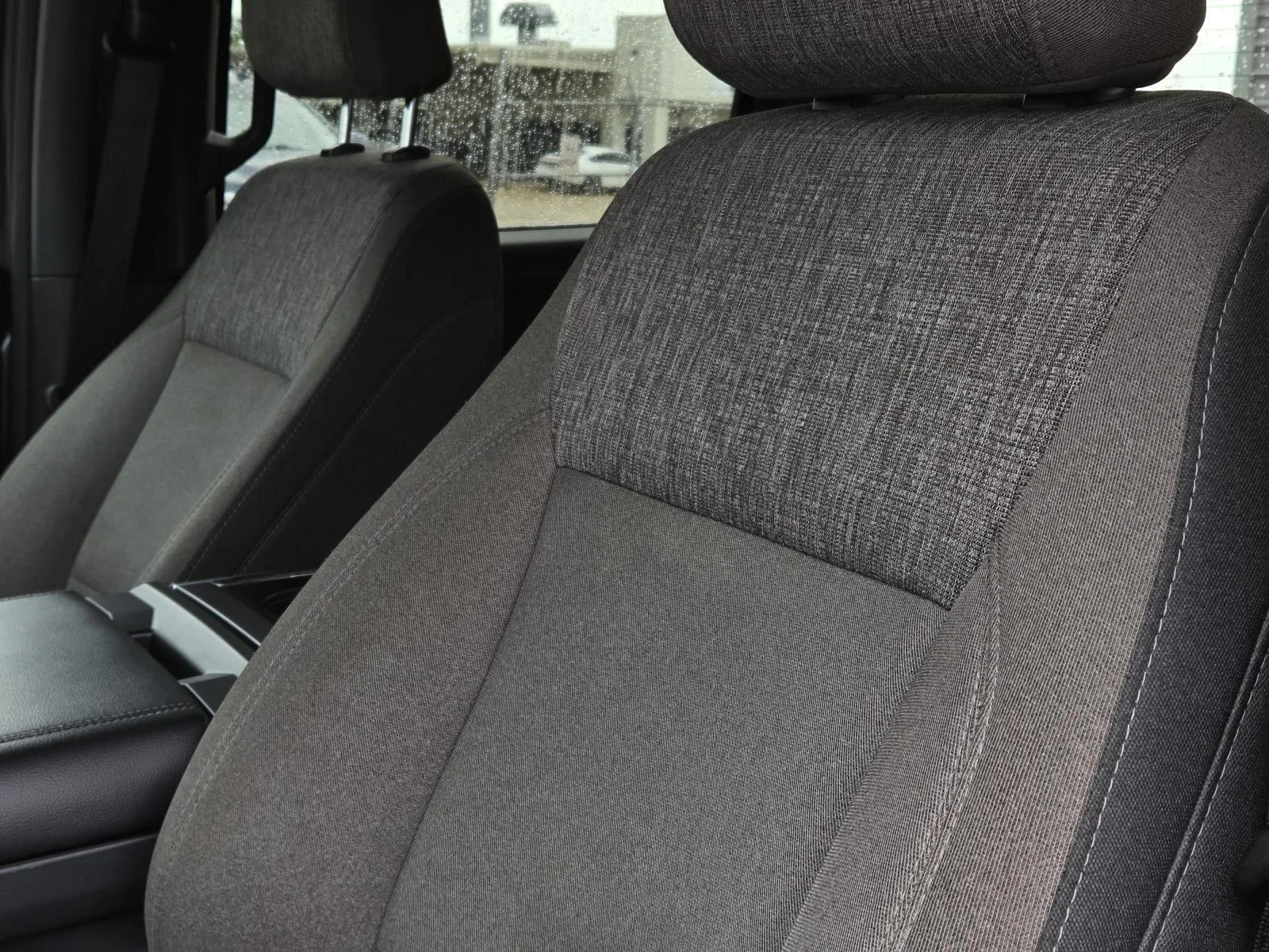Used 2024 Oxford White Ford XLT image 31