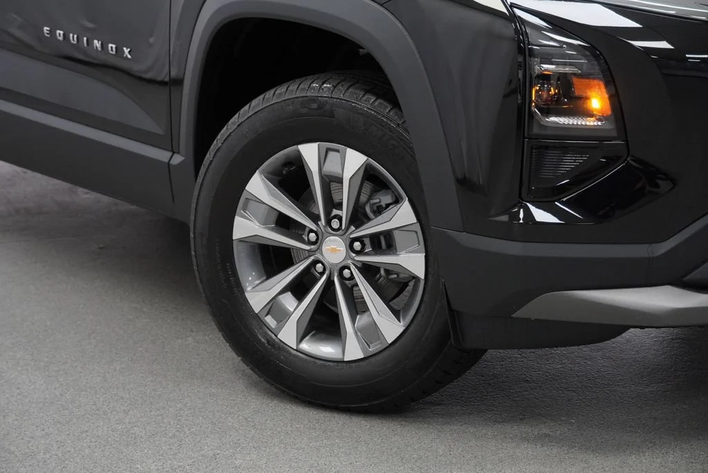 New 2027 Mosaic Black Metallic Chevrolet LT image 10