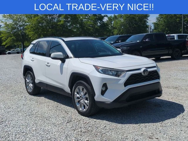 Used 2019 White Toyota XLE Premium image 7