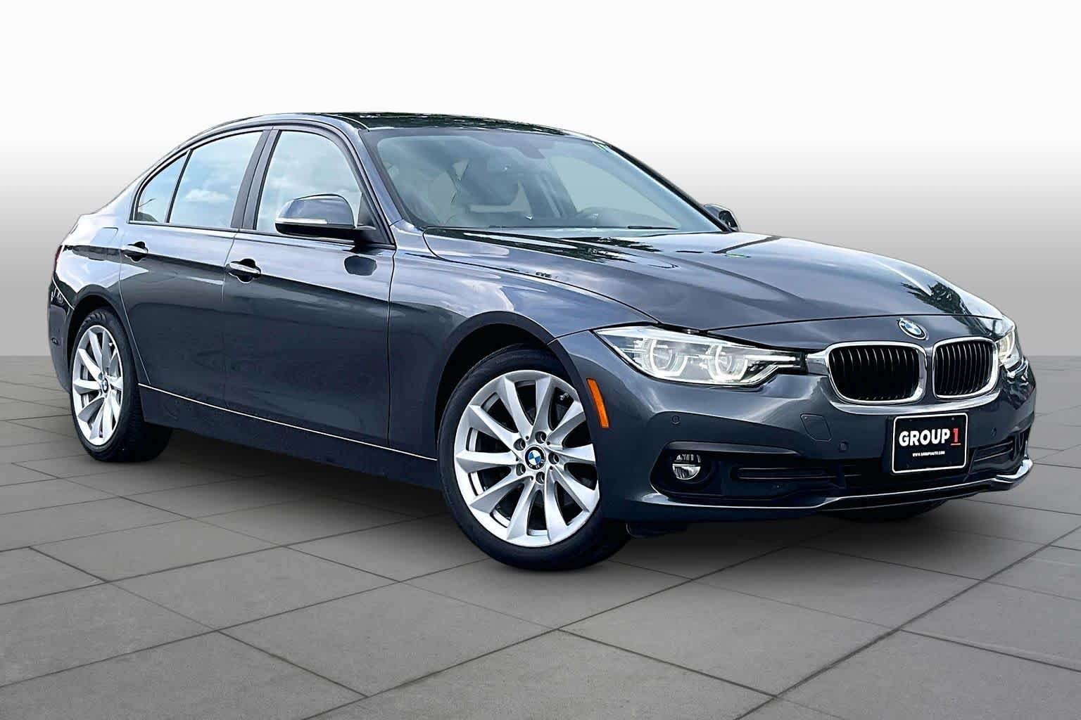 Used 2018 Mineral Gray Metallic BMW 320i xDrive image 2