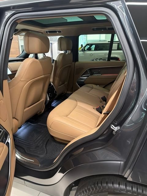 New 2026 Carpathian Grey LAND ROVER SE PHEV image 10
