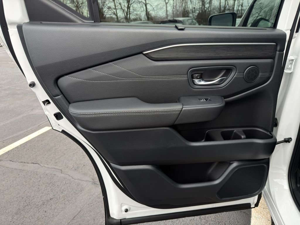 New 2026 Platinum White Pearl Honda Touring image 21