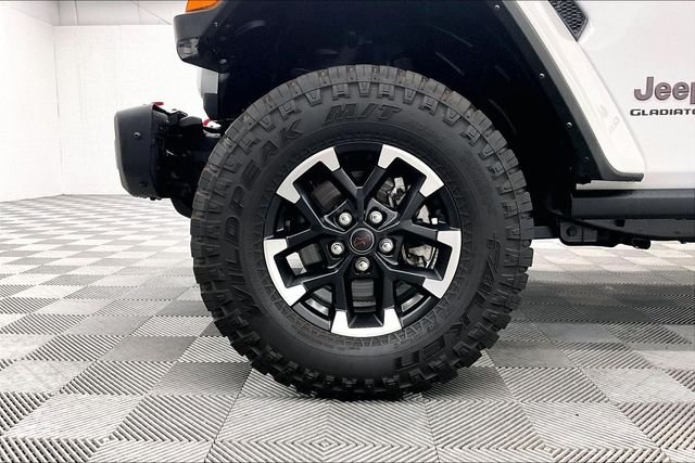 Used 2024 Bright White Clearcoat Jeep Rubicon image 9