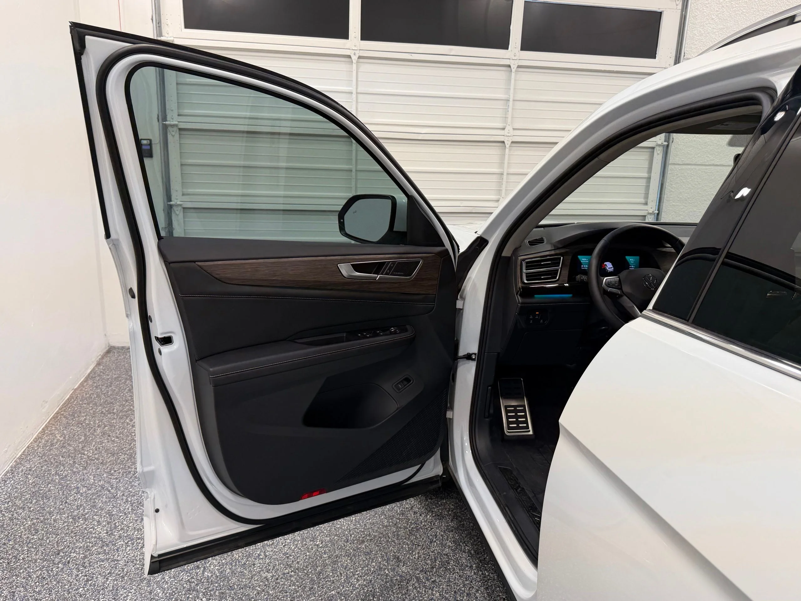 2025 Volkswagen Atlas SEL Premium R-Line - Photo 19